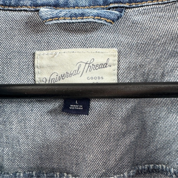 Universal Thread Distressed Cropped Denim Jacket Size Large - Picture 4 of 6